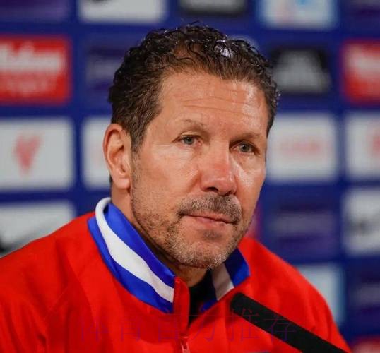 老佛爷会赶走你!皇马1.5亿帝星屡遭西蒙尼挑衅 被换下后愤怒约架 老佛爷会赶走你!皇马1.5亿帝星屡遭西蒙尼挑衅 被换下后愤怒约架